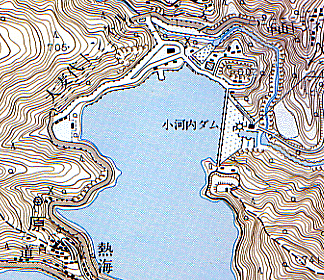 画像：小河内ダム（２万５千分の１地形図「奥多摩湖」