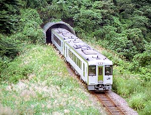鉄道の坑口の画像：新潟県小千谷市