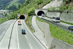 トンネル（道路）の画像：山梨県大月市