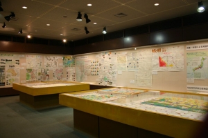 写真:地図と測量の科学館作品展示風景1