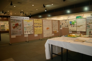 写真:地図と測量の科学館作品展示風景2