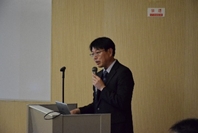 「効率的な地図作成に関する最新の研究」について説明する山田地図情報技術開発室長補佐