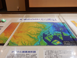 写真：平台（東京：デジタル標高地形図）