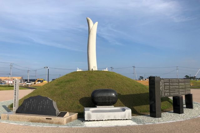 東日本大震災慰霊碑の写真