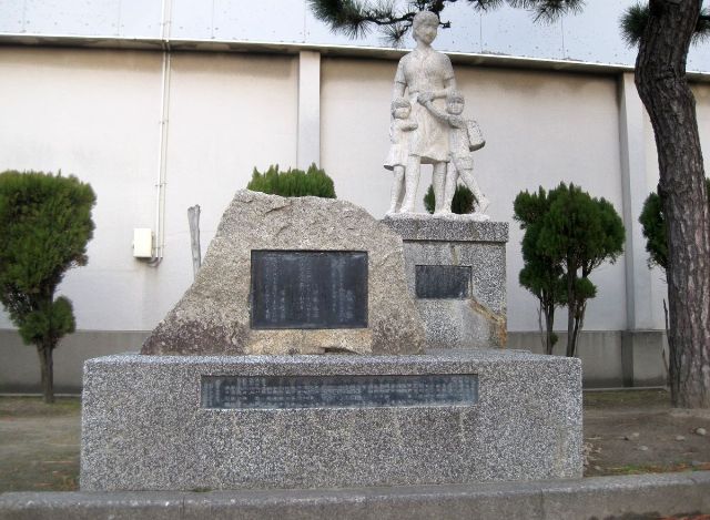 桃山の碑の写真