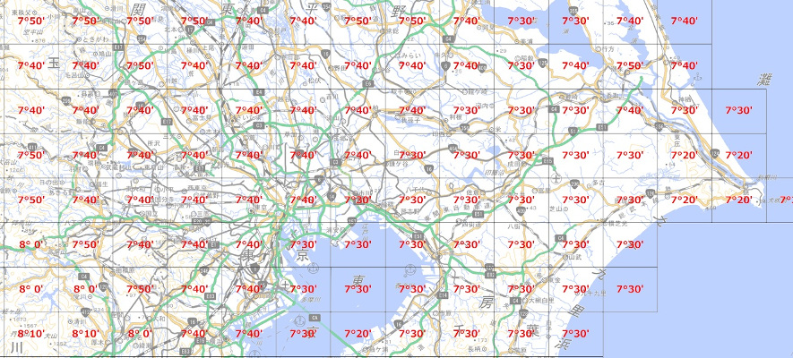 真北と磁北線（方位磁石の指す北）は、地域ごとに傾きがあります。東京付近では７度４０分で真北から左側（反時計回り）に磁北線が傾きます